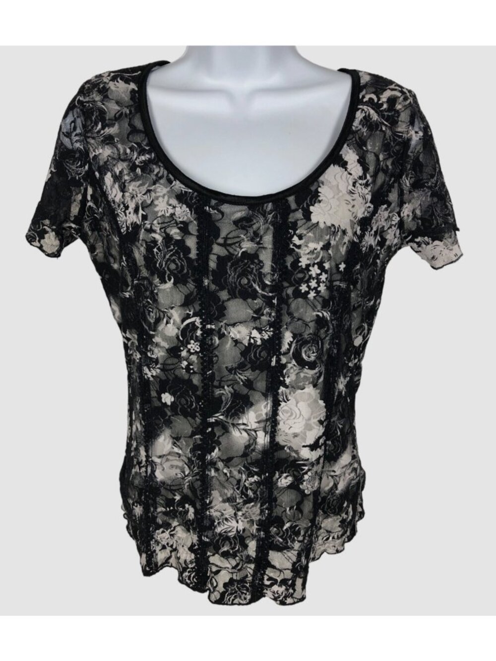 Sere Nade Top Size M Black White Floral Scoop Neckline Lace Short Sleeves
